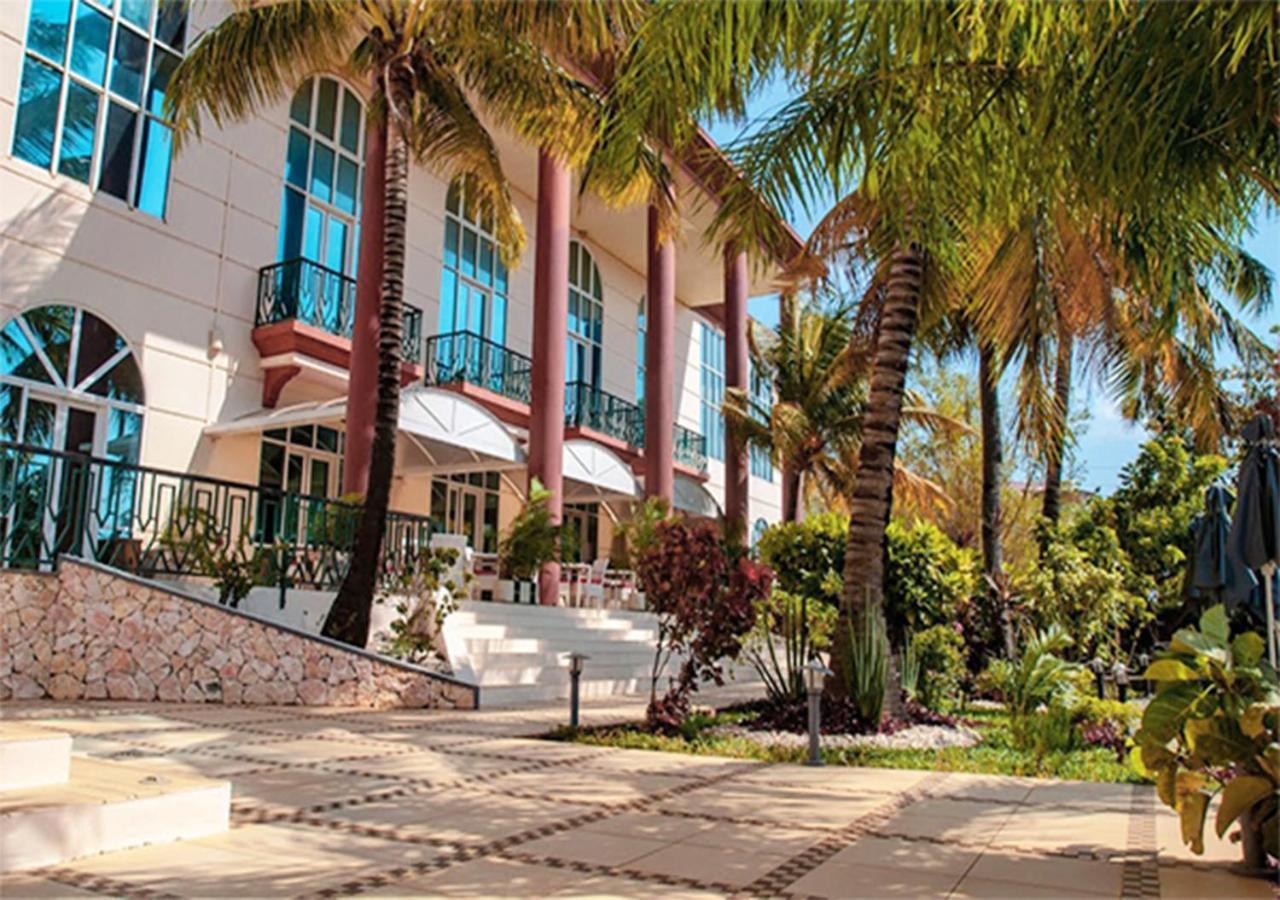 Le Grand Hotel Diego Antsiranana ภายนอก รูปภาพ