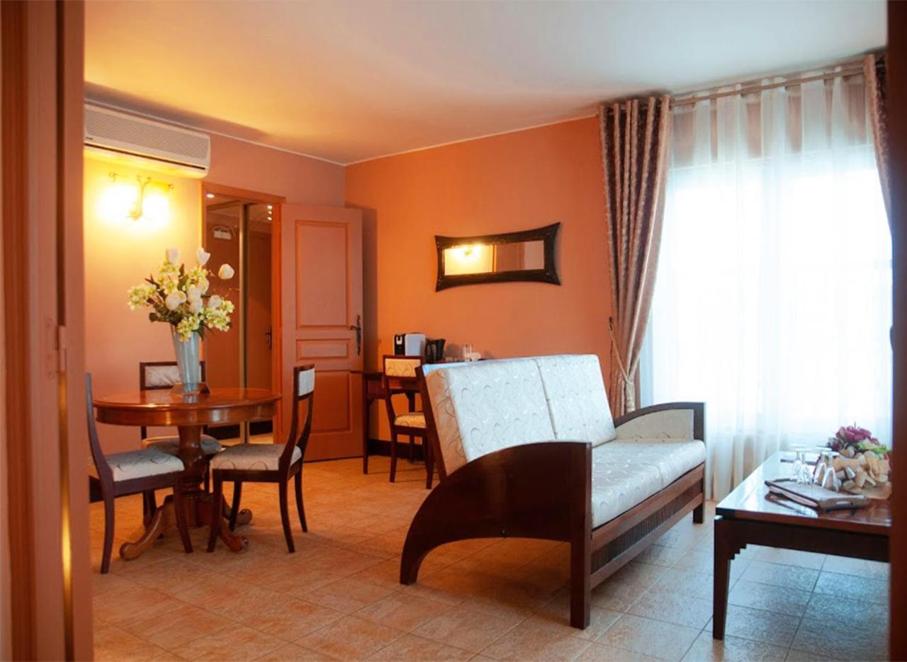 Le Grand Hotel Diego Antsiranana ภายนอก รูปภาพ